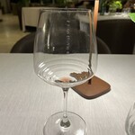 TORPEDO RESTAURANT & CAFE - このワイングラスは底部に指が掛かるので安心