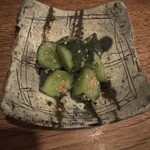 鶏一途 - ごま塩キュウリ