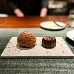 蒼 - これまた大好きなシュークリーム♪
      外カリッ、中はモチッのシュー生地食感と、バニラビーンズ香るカスタードクリームとの相性は、なんとも高級感溢れる喜びを連れて来てくれます。