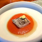 蒼 - 太刀魚のような脂乗りがある程度ある魚種にこそ、シェフの爽やかなトマトソースはハマりますね！
      これ、飲めるソースです♪
      荒れる海に、唯一出てくれた漁船が獲ってくれたという太刀魚にも感謝です。