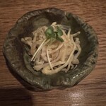鶏一途 - お通し（鶏皮ポン酢）