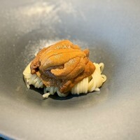 蒼 - こんな日でも、最高の赤雲丹に出会えるありがたさ。
                クリアというより、どこか野趣を感じる味わいもまた素晴らしい♪
                フェデリーニと合わせる説得力が伝わる、絶妙な相性の良さです。