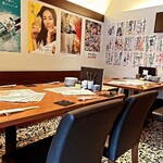 厚岸水産 かき小屋 - テーブル