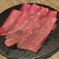 焼肉 ジャンボ はなれ - 黒毛和牛タン2500 うますぎる