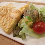 トーコーキッチン - ジャーマンオムレツ　副菜二品