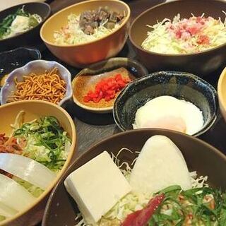 トッピングも◎お酒とも相性抜群な14種類のもんじゃを堪能！