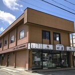 叶屋菓子店 - 一迫の中心部にあります。
