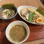 麺 ヒキュウ 六甲道店 - 