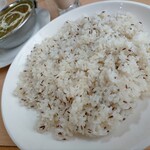 クイーンガーデン - ほうれん草マトン[草と羊肉の緑カレー]辛口930円(税込)+ジーラライス350円
      ジーラライスは毎度感動ものの旨さ！
      ほうれん草マトンもクリーミーかつ辛さも効いていて美味いし、マトンも食べ応えがあり♪