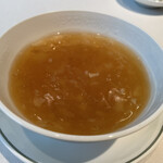 中国飯店 富麗華 - 冬瓜入りフカヒレのスープ