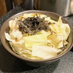 三酉屋 - お通しの塩昆布キャベツ330円