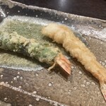 259512599 - ◉ 車海老　2尾
                        　☘️ 大葉巻きと素揚げ…両方楽しめました！
                        　　　自然の甘味が素晴らしい！