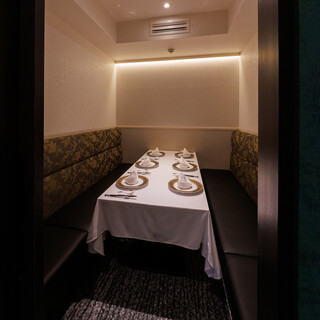 当店は全席個室にてご案内致します。街の喧騒を忘れて至福のひとときを。