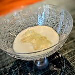 蒼 - 荒木さんより “ピュアホワイトスペシャル” のスープ。蒼菓さんでも頂いたけれど、少し仕立てが違うだけで、こちらはすっきりとしたお料理に。大好きです♡