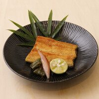 鰻の白焼き　酢橘とマルドン塩を添えて
