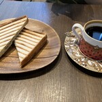BETTER LIFE COFFEE+ROASTERS LABO - アボカド、ツナ、チーズのホットサンド
