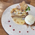 ハナツムリ - 【2024.08】黄金桃といちじくのクランブルタルト・バニラアイス添え(税抜650円)