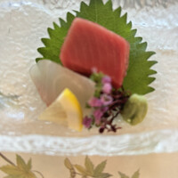 和食レストラン 羽衣 - お刺身は本鮪、鯛　ピンボケでごめんなさい