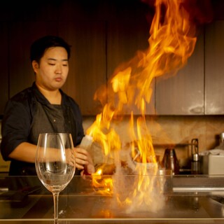 旬の海鮮と厳選した和牛を取り入れた創作鉄板焼