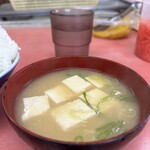 一楽ラーメン - 味噌汁は熱々！ちょうど出来立てでした(๑˃̵ᴗ˂̵)