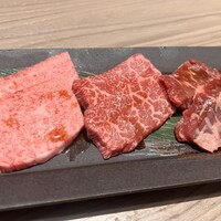 近江うし焼肉 にくTATSU 渋谷店 - 上カルビ、上ロース、ハラミ