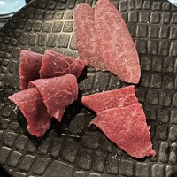 焼肉×創作びすとろ 笑進笑明 - 希少部位 特選リブロース 和牛赤身のロース3種盛り ️シキンボ　うわみすじ　リブロース