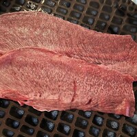 焼肉×創作びすとろ 笑進笑明 - 黒牛タン炙り焼き