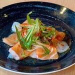 天ぷらとワイン 小島 - サーモンと鯛のカルパッチョ