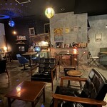 Actors Square Coffee - 広くてオシャレな店内