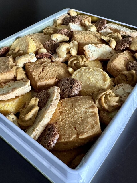 8月限定のクッキー缶』by totsukasbc : メルシーベイク (MERCI BAKE