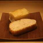 RISTORANTE IL NODO - 自家製のフォカッチャとライ麦パン