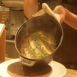 RISTORANTE IL NODO - ストウブ鍋で炊き上がった状態でのプレゼンテーション