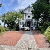 大磯迎賓舘 - 歴史的建造物であるために、「レストラン大磯迎賓館」の標記は控えめで、一瞬、ここかな？とためらう