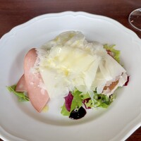 大磯迎賓舘 - 地域応援ランチセット　サラダ　ラスパドゥーラチーズがたっぷり