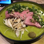 板前バル LIVE FISH MARKET - トモ三角牛たたきネギまみれ(ハーフ)