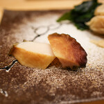 鮨 つきうだ - 煮アワビ（昆布出汁しゃぶしゃぶ）