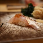 鮨 つきうだ - カマスの炙り握り