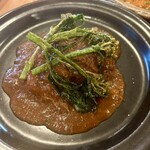 ブルーライト ヨコヤマ - オーストラリア牛ホホ肉の赤ワイン煮