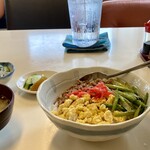 ゆあさ食堂 - 緑のはアスパラです