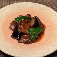中国料理 星ヶ岡 - 北海道蝦夷鹿ロースと茄子の黒豆炒め