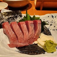 寅八商店 心斎橋店 - 本カツオの藁焼きタタキ（お造り）