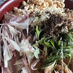 香川・愛媛 せとうち旬彩館 - この黒七味の刺激が讃岐うどんに合う