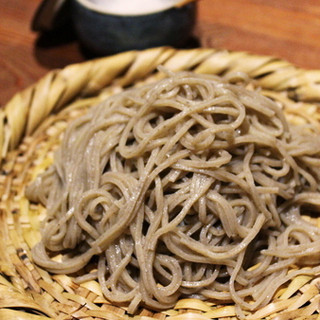 信州大町産そばの実を使用した自家製粉の手打ちそば