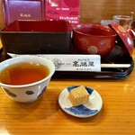 髙橋屋 - そして、食後のほうじ茶とわらび餅♡