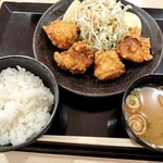 親子丼と鶏料理 鶏山賊 - 鶏の唐揚げ定食