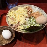 渓 - カレーまぜそば 850円。大盛り 150円。チーズ 150円、味玉 150円トッピング。