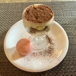 旬彩ダイニング ばんび - とうもろこしのティラミスとマカロン