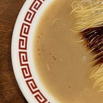 双喜紋 - ラーメン670円　左（ネギ抜き）