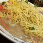 大元 - ツヤツヤして歯応えのあるちぢれ気味の極細面が胡麻ときゅうりと酢の香りを吸うではなくまとう
