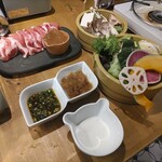 北海道めんこい鍋 くまちゃん温泉 札幌本館 - 